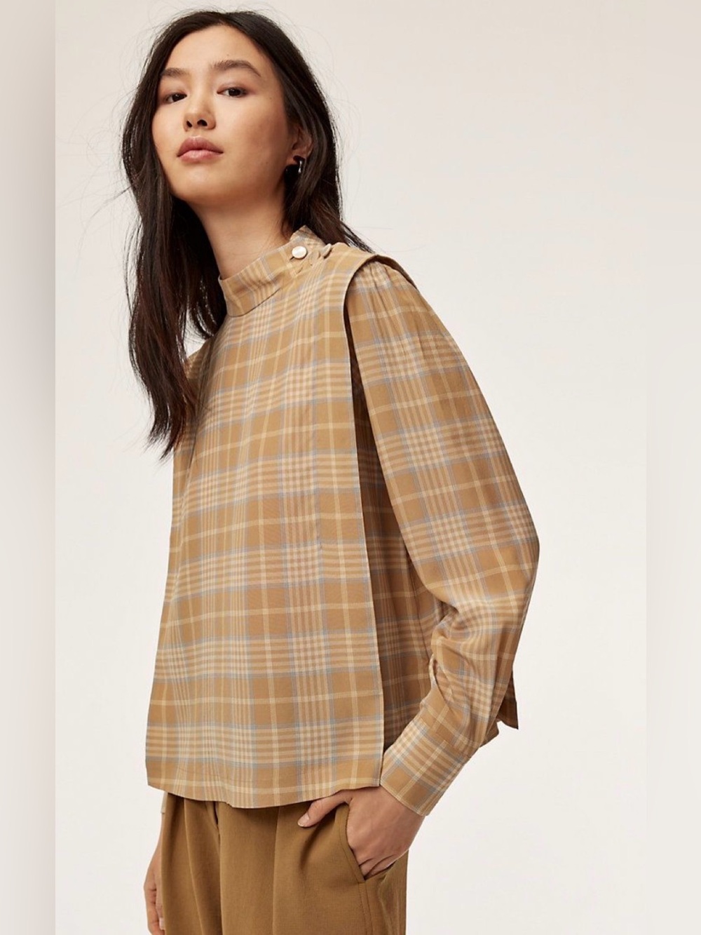 Wilfred Aritzia Henrietta
Plaid Mock Neck Blouse Tan
Brown